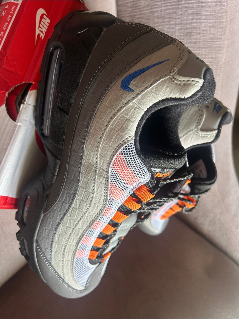 Nike Men’s Air max 95 in Gray, Black and Orange - Picture 4 of 5
